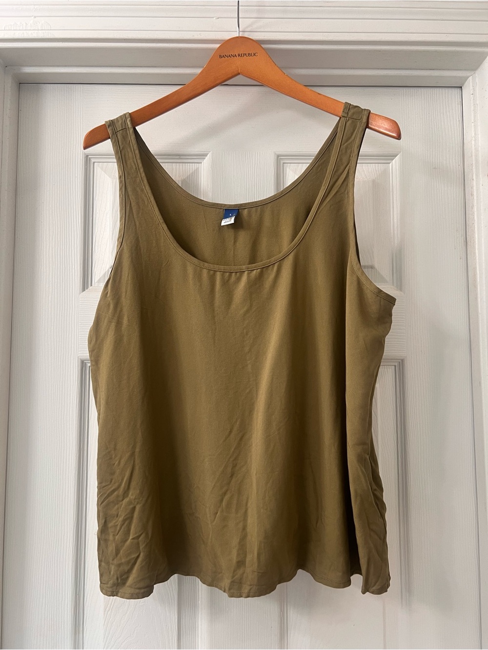 Old Navy Olive Scoop Neck Tank Top Sz Large 
Casual/ Layer